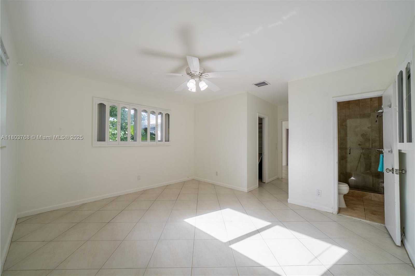 Small Image of 8851 BYRON AVE, Surfside Number 33