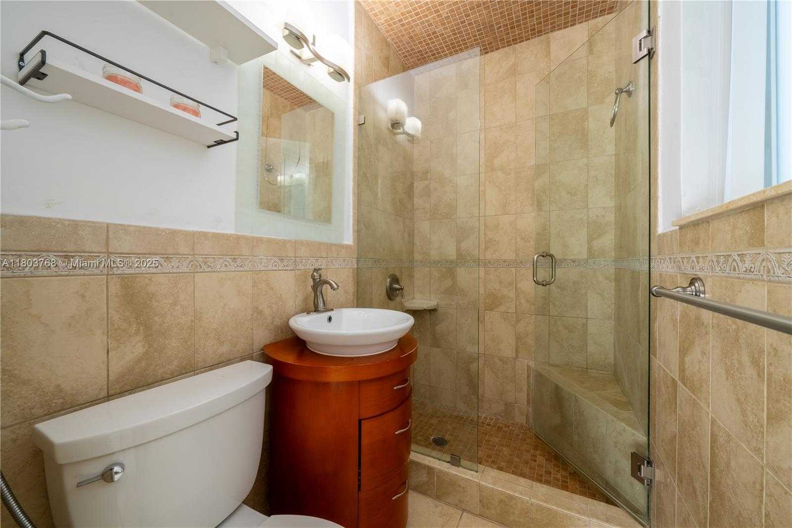 Small Image of 8851 BYRON AVE, Surfside Number 34