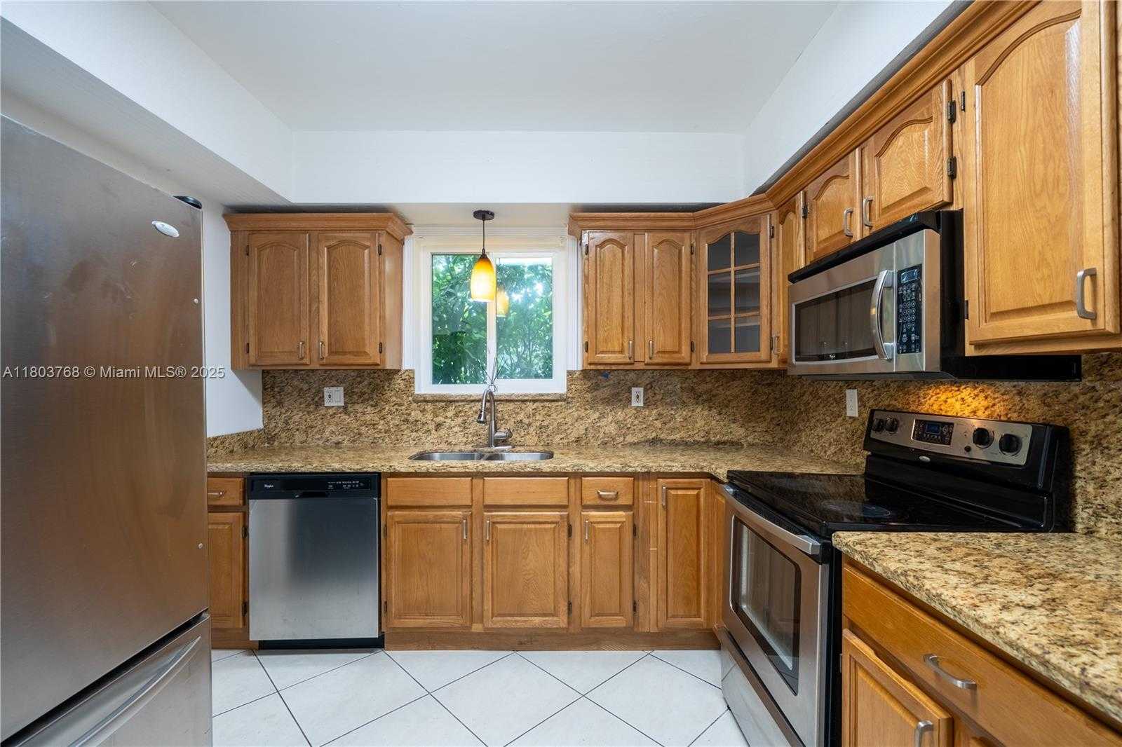 Small Image of 8851 BYRON AVE, Surfside Number 37