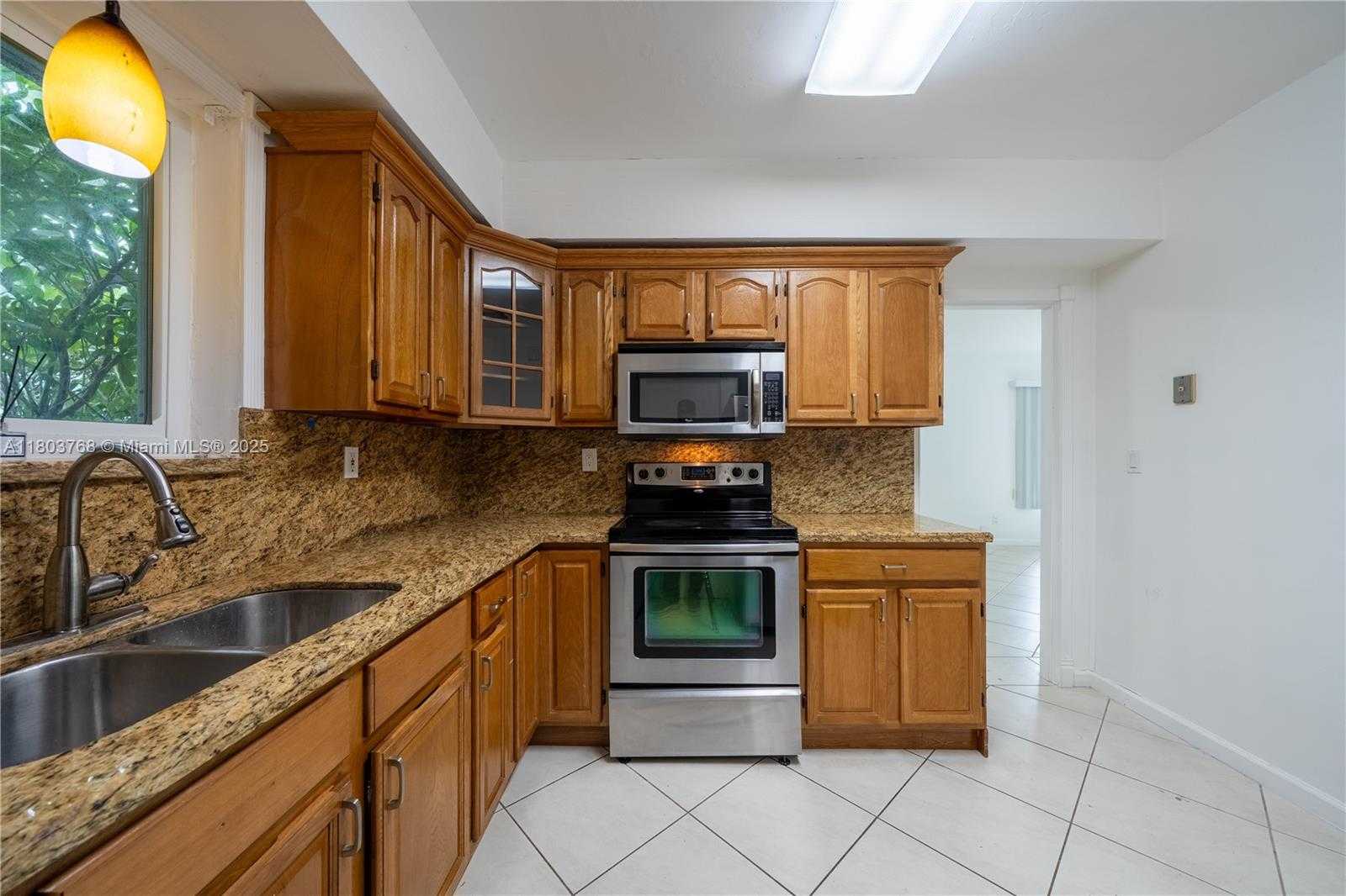 Small Image of 8851 BYRON AVE, Surfside Number 38