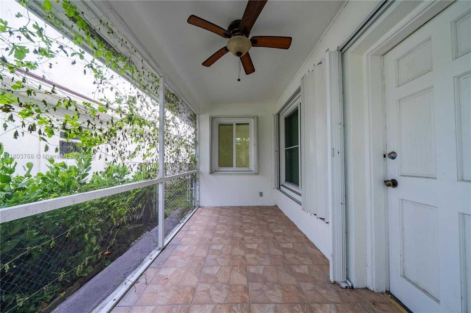 Small Image of 8851 BYRON AVE, Surfside Number 39