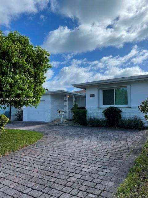 Small Image of 8851 BYRON AVE, Surfside Number 4