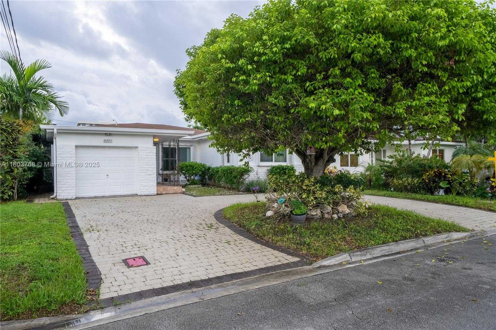 Small Image of 8851 BYRON AVE, Surfside Number 46