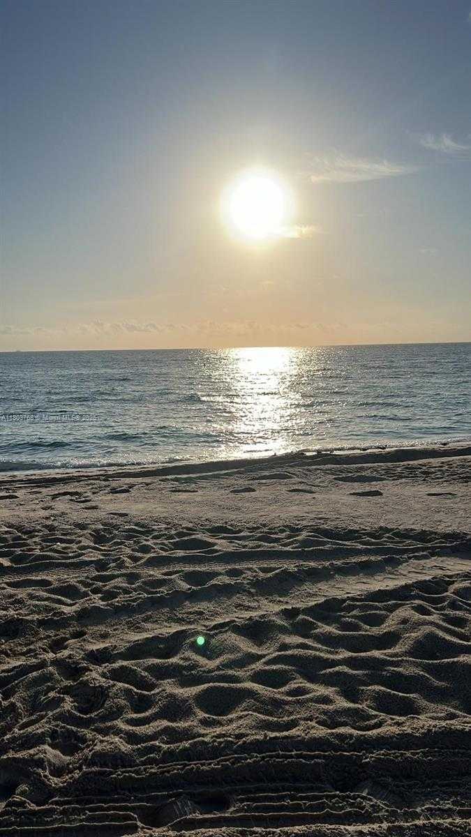Small Image of 8851 BYRON AVE, Surfside Number 8