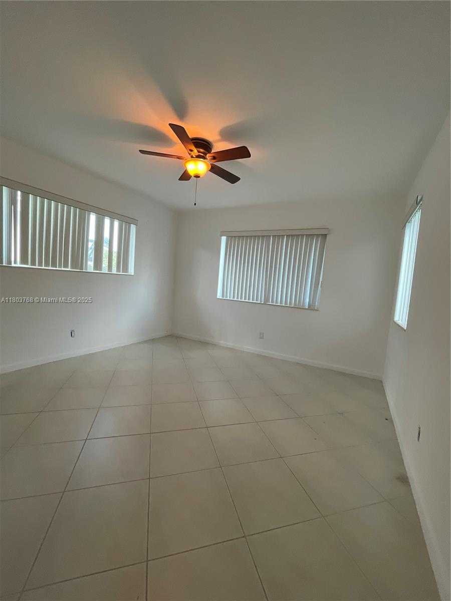 Small Image of 8851 BYRON AVE, Surfside Number 9