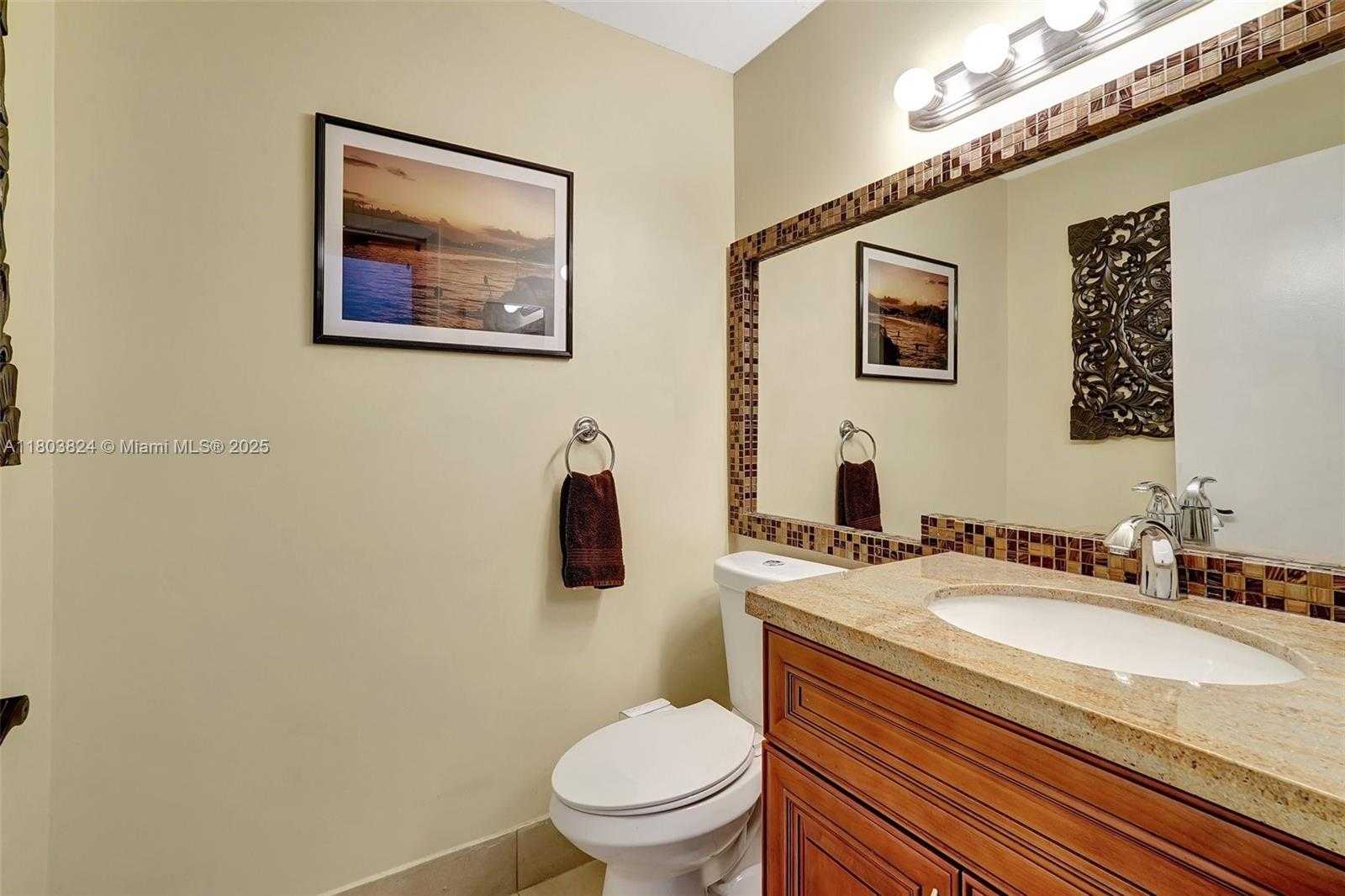 Small Image of 10920 SOUTH WEST 11TH CT, Davie Number 13