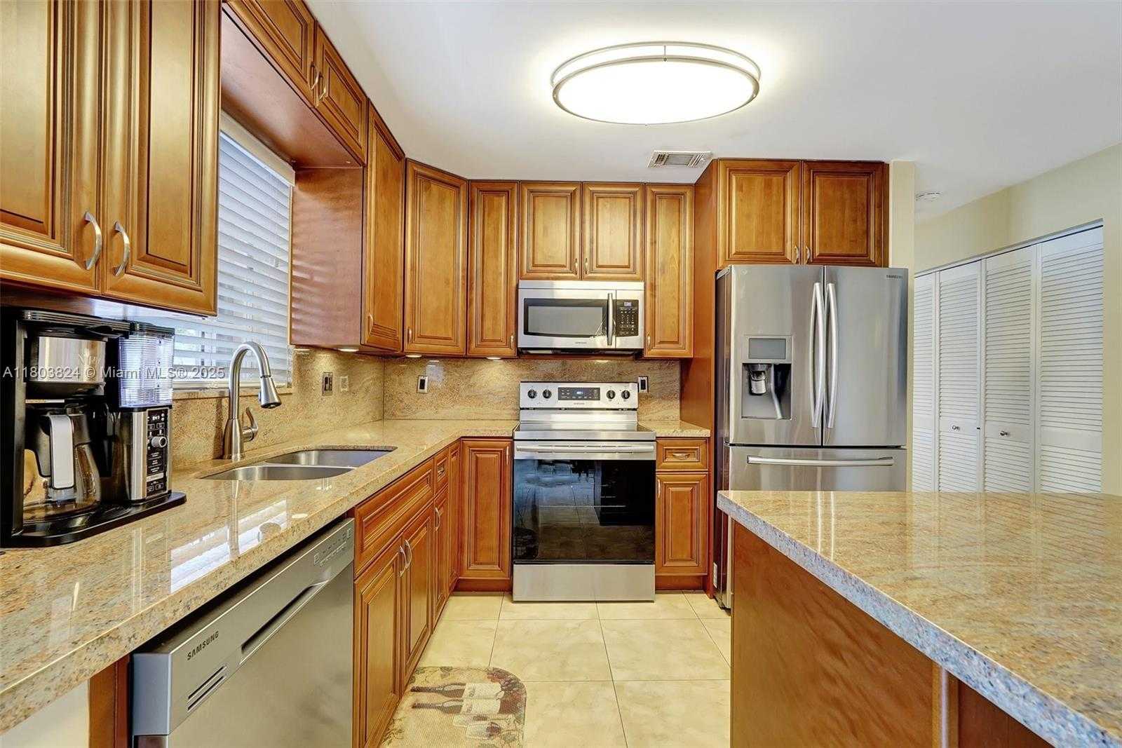 Small Image of 10920 SOUTH WEST 11TH CT, Davie Number 14