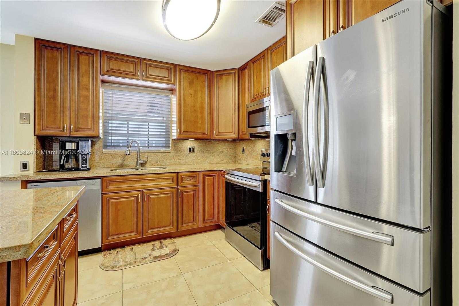 Small Image of 10920 SOUTH WEST 11TH CT, Davie Number 15