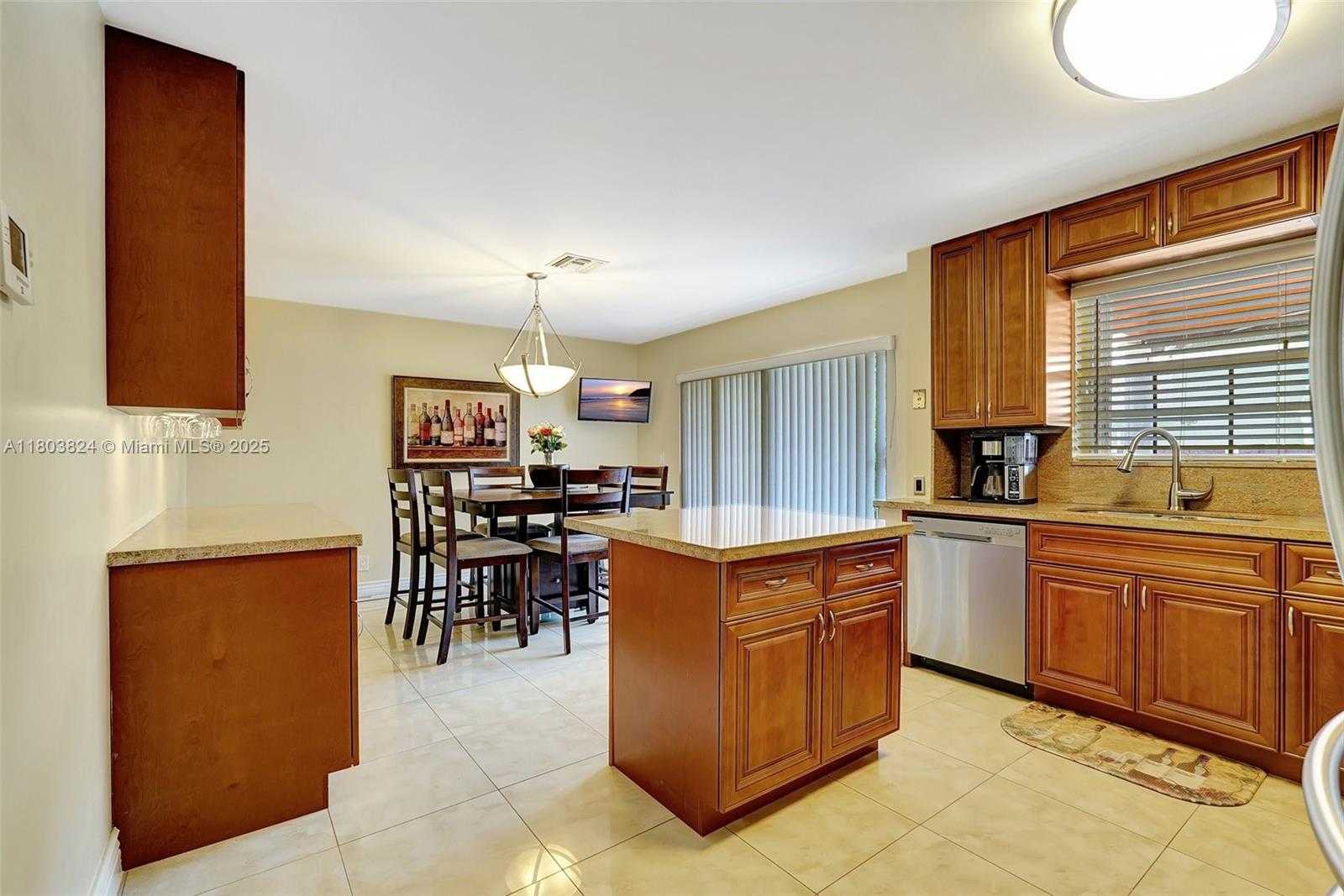 Small Image of 10920 SOUTH WEST 11TH CT, Davie Number 16