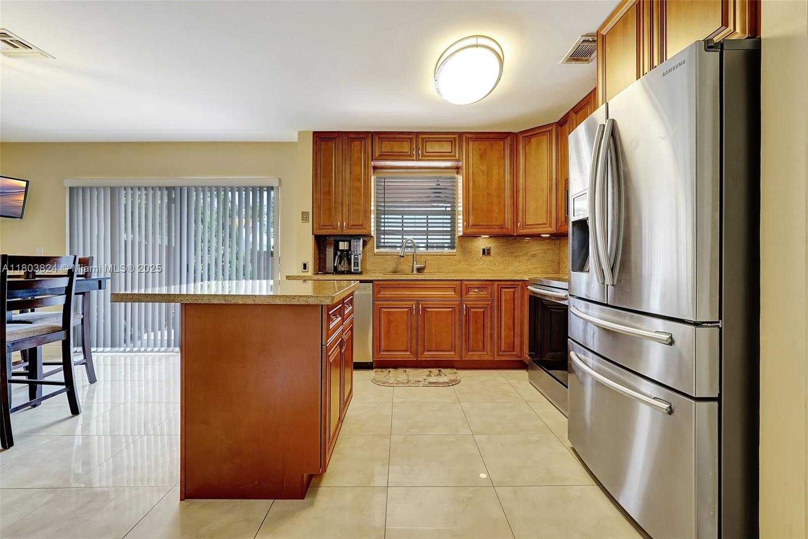 Small Image of 10920 SOUTH WEST 11TH CT, Davie Number 17