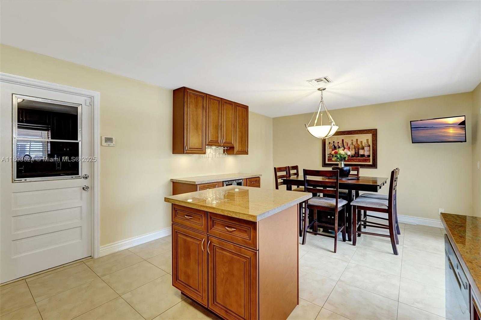 Small Image of 10920 SOUTH WEST 11TH CT, Davie Number 19