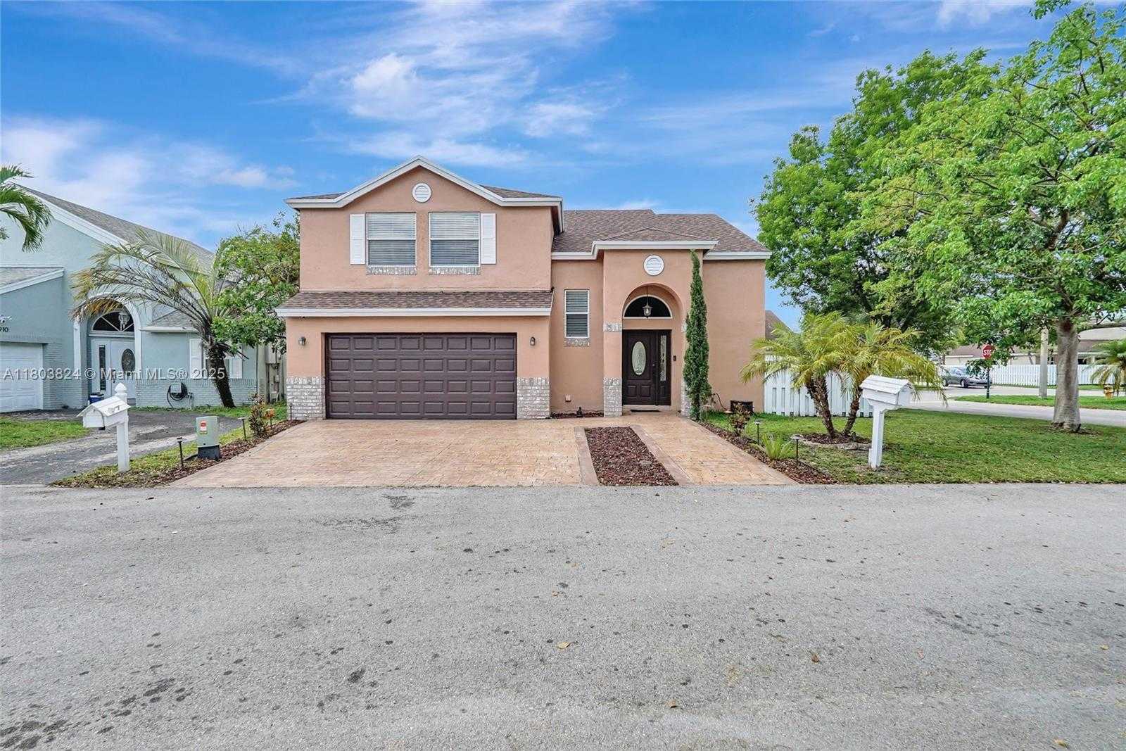 Small Image of 10920 SOUTH WEST 11TH CT, Davie Number 2