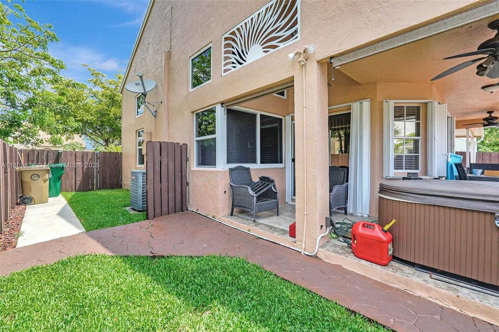 Small Image of 10920 SOUTH WEST 11TH CT, Davie Number 24