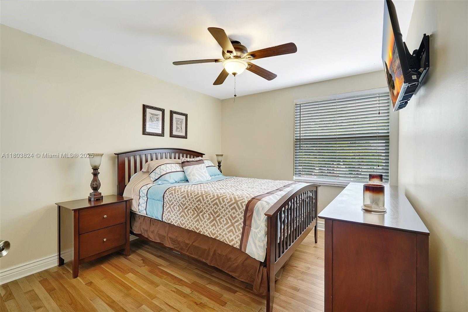 Small Image of 10920 SOUTH WEST 11TH CT, Davie Number 31
