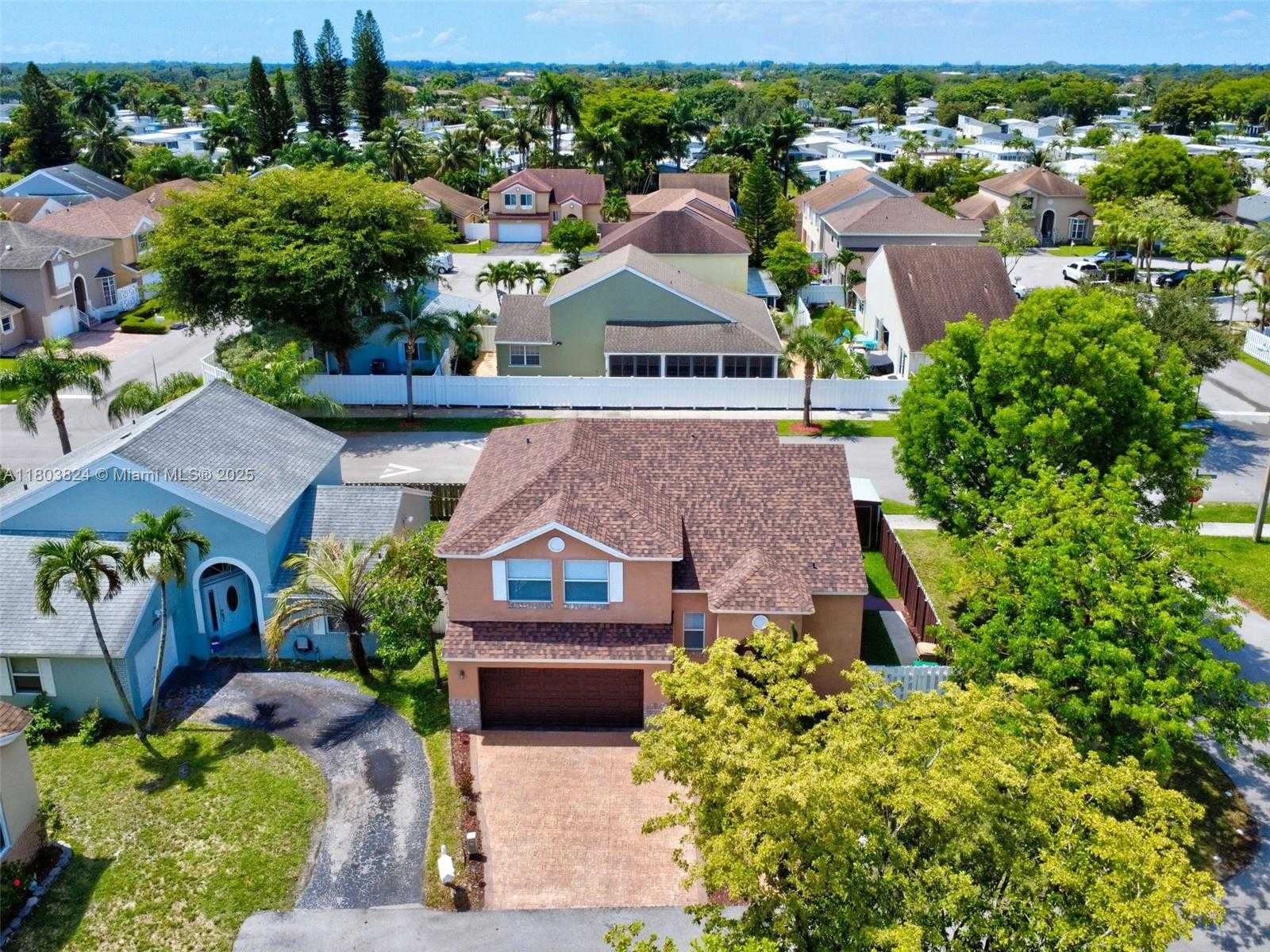 Small Image of 10920 SOUTH WEST 11TH CT, Davie Number 34