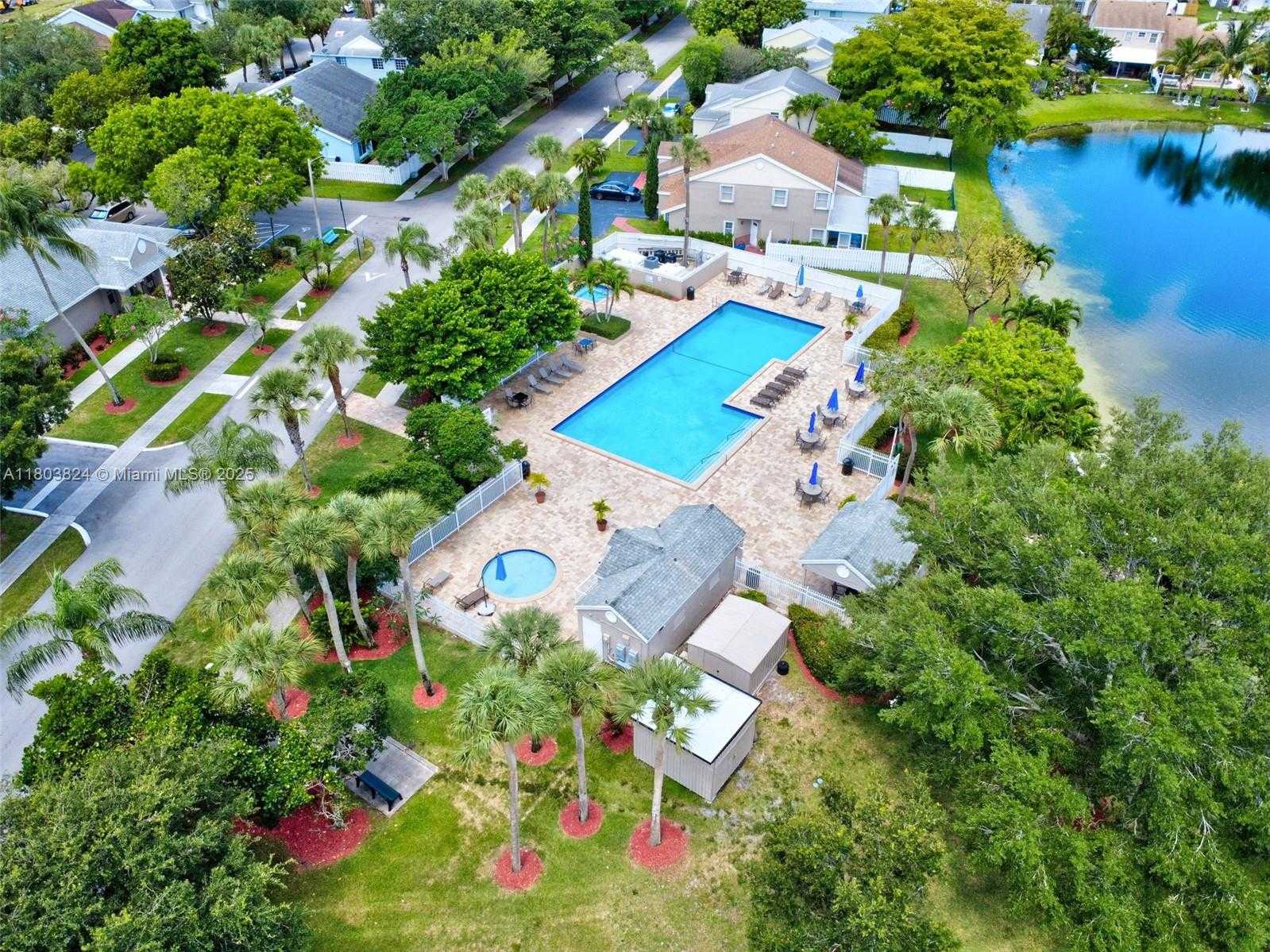 Small Image of 10920 SOUTH WEST 11TH CT, Davie Number 37