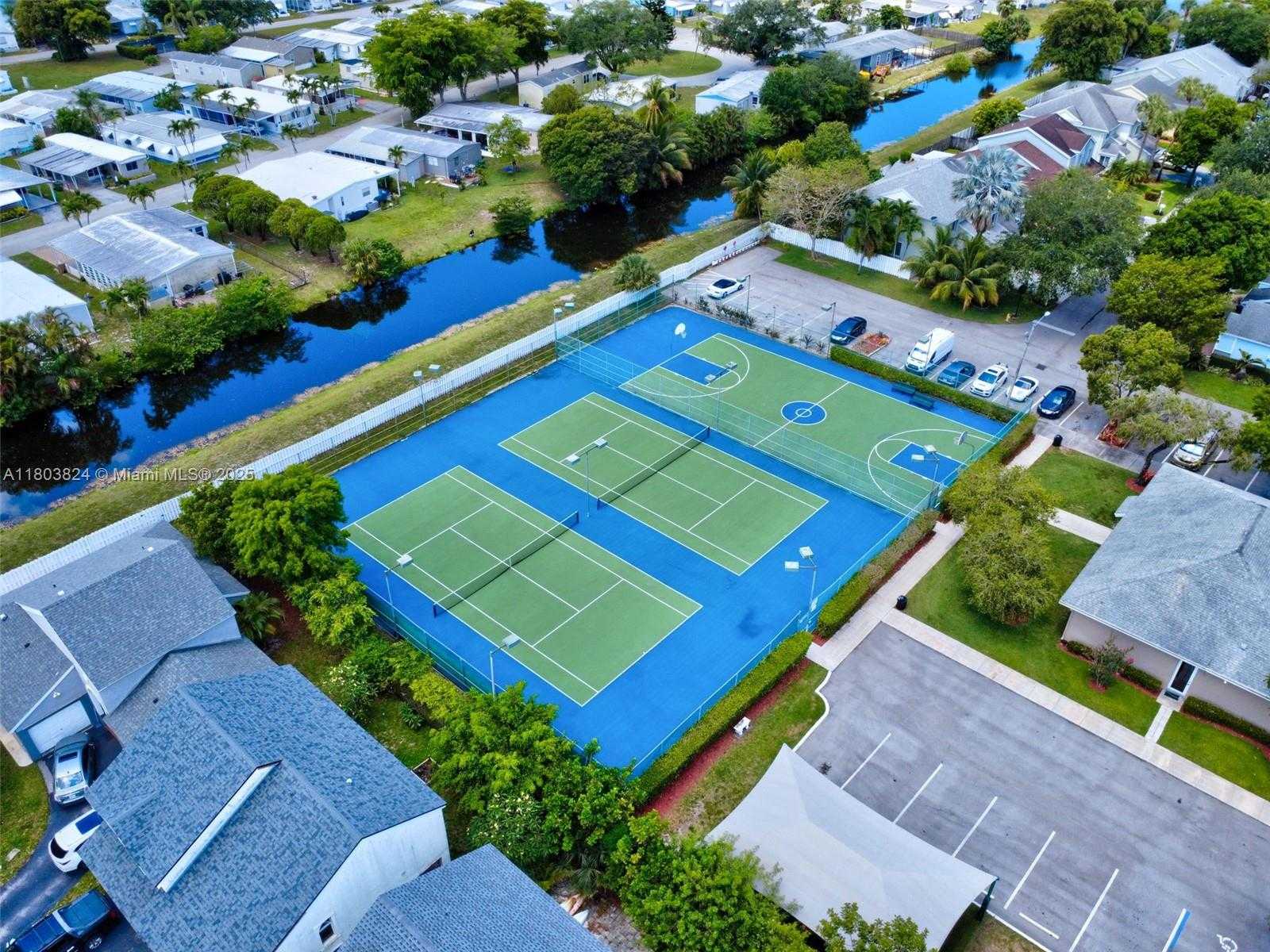 Small Image of 10920 SOUTH WEST 11TH CT, Davie Number 38