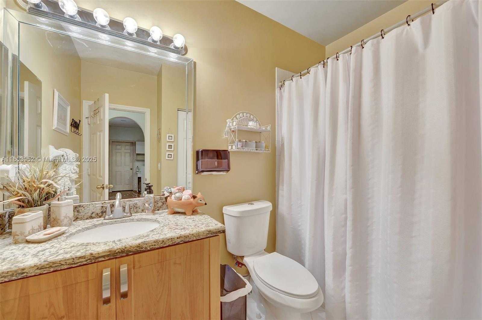 Small Image of 9053 SOUTH WEST 214TH ST, Cutler Bay Number 27