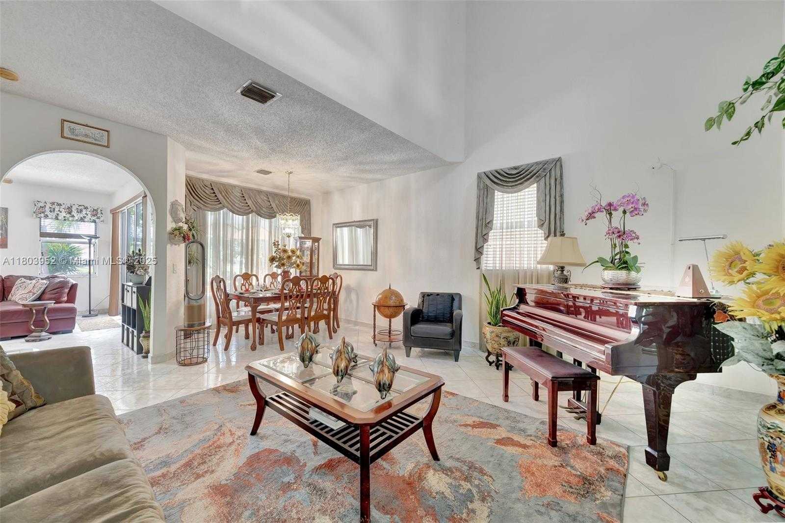 Small Image of 9053 SOUTH WEST 214TH ST, Cutler Bay Number 3
