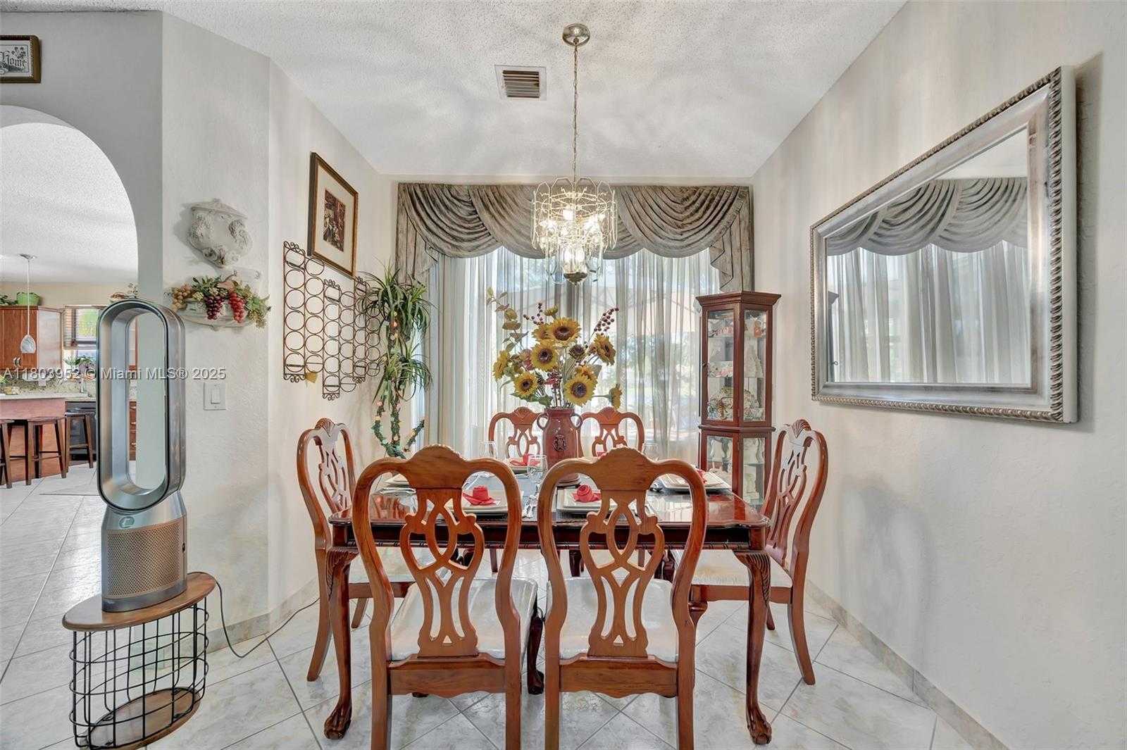 Small Image of 9053 SOUTH WEST 214TH ST, Cutler Bay Number 6