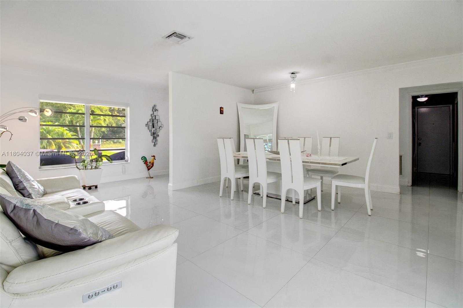 Small Image of 12411 SOUTH WEST 12TH ST, Davie Number 9