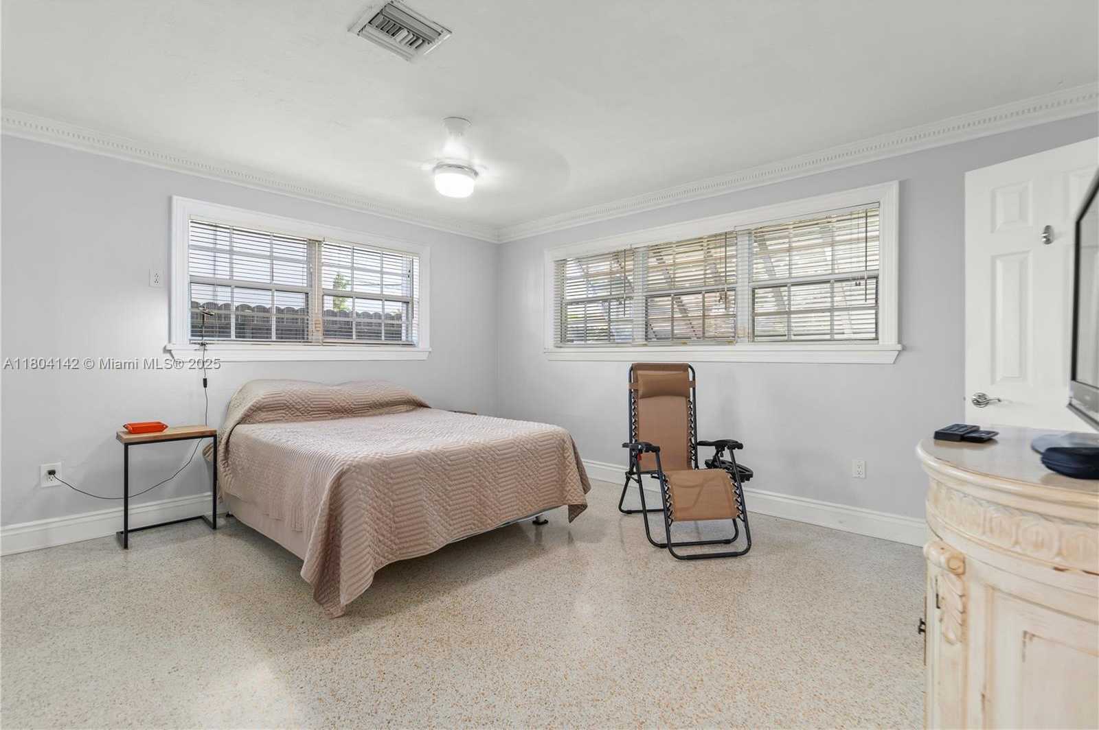 Small Image of 19510 NORTH EAST 19TH AVE, Miami Number 15