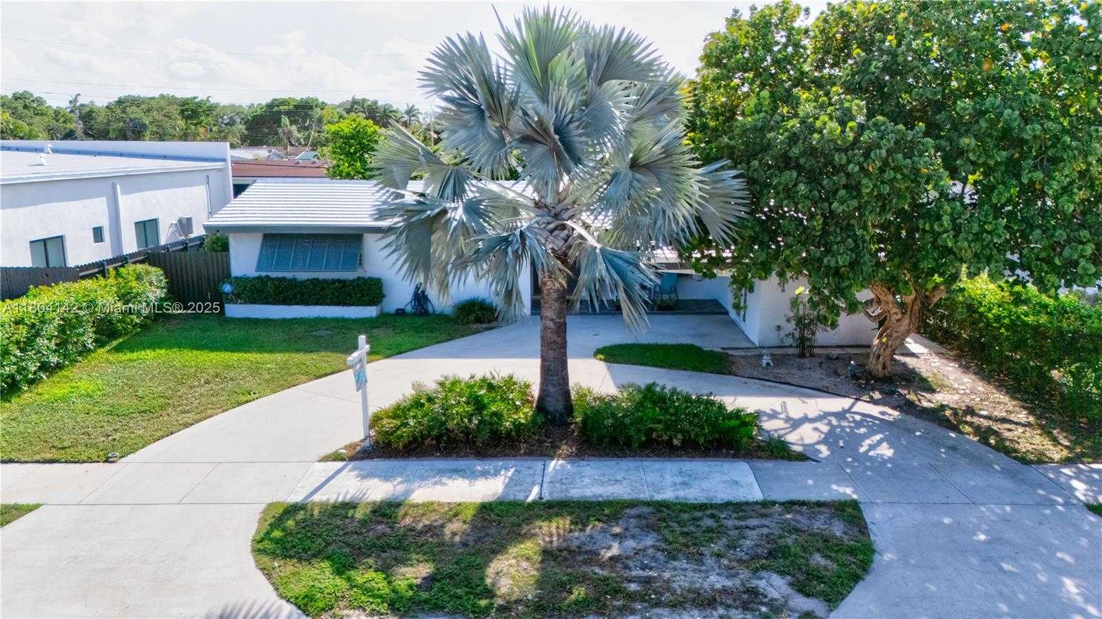 Small Image of 19510 NORTH EAST 19TH AVE, Miami Number 28