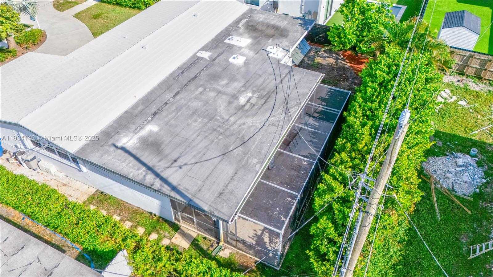 Small Image of 19510 NORTH EAST 19TH AVE, Miami Number 32