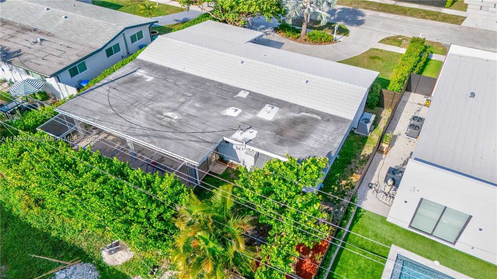 Small Image of 19510 NORTH EAST 19TH AVE, Miami Number 34