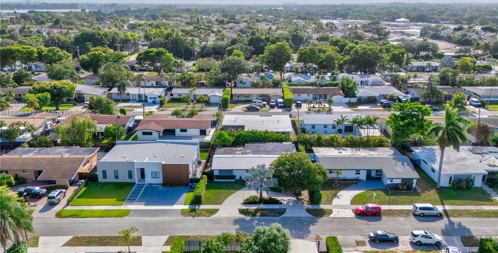 Small Image of 19510 NORTH EAST 19TH AVE, Miami Number 41