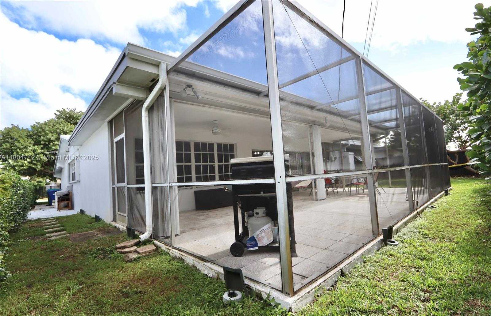 Small Image of 19510 NORTH EAST 19TH AVE, Miami Number 44