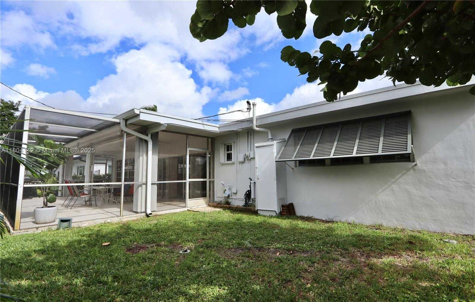 Small Image of 19510 NORTH EAST 19TH AVE, Miami Number 47
