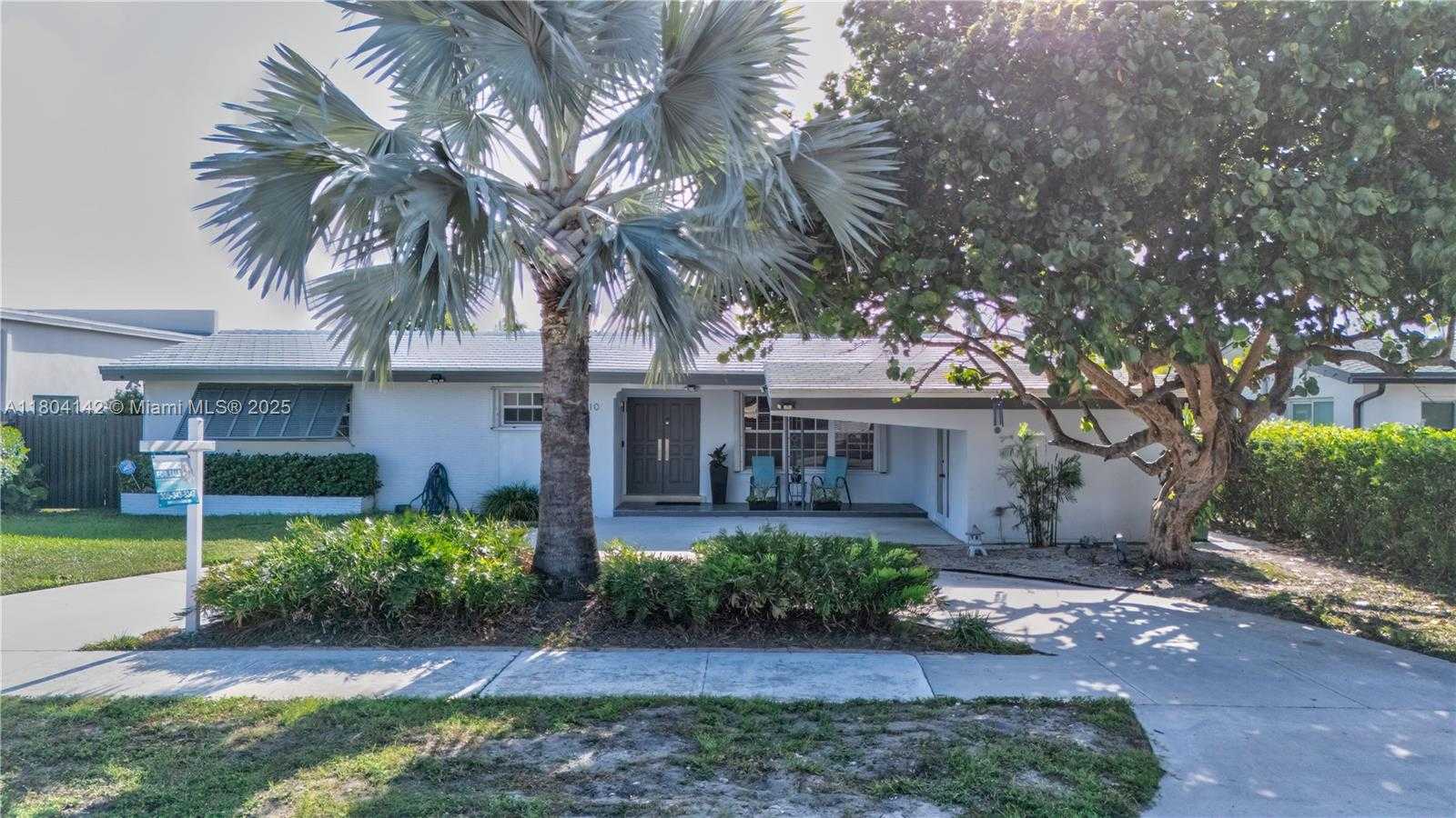 Small Image of 19510 NORTH EAST 19TH AVE, Miami Number 7