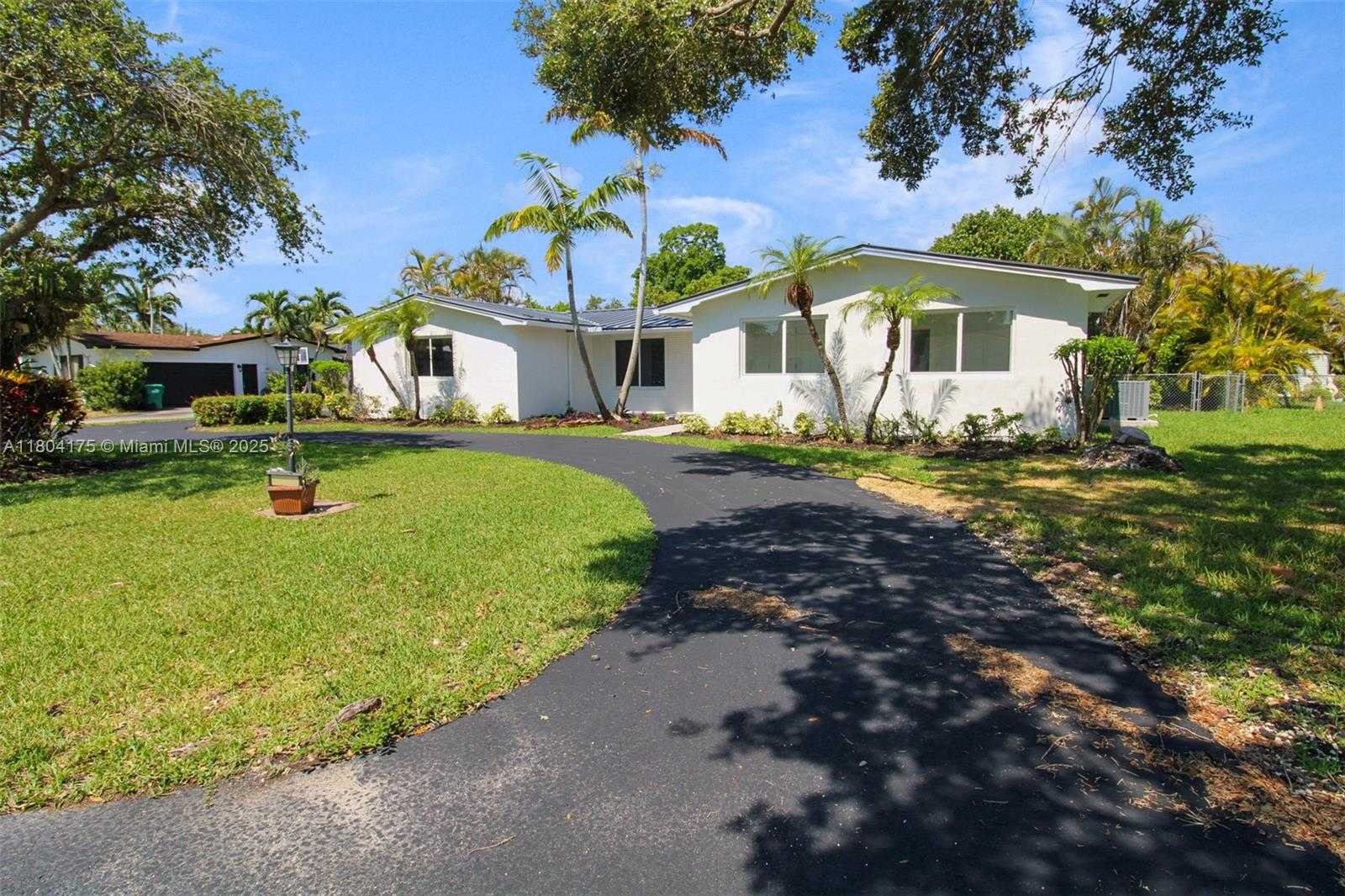 Small Image of 17640 SOUTH WEST 84TH CT, Palmetto Bay Number 2