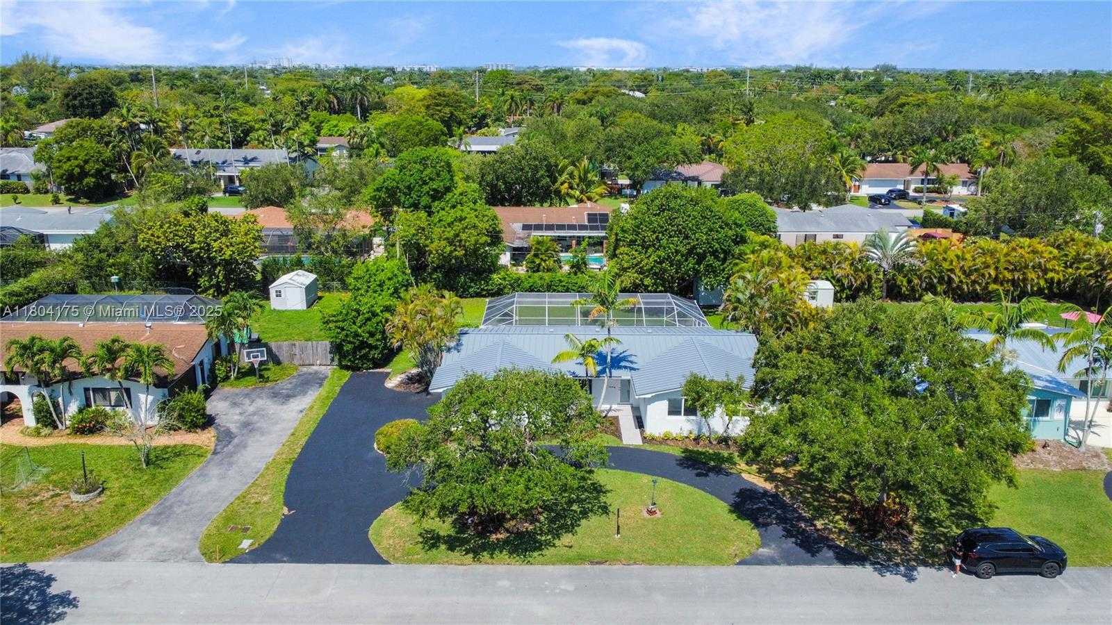 Small Image of 17640 SOUTH WEST 84TH CT, Palmetto Bay Number 35