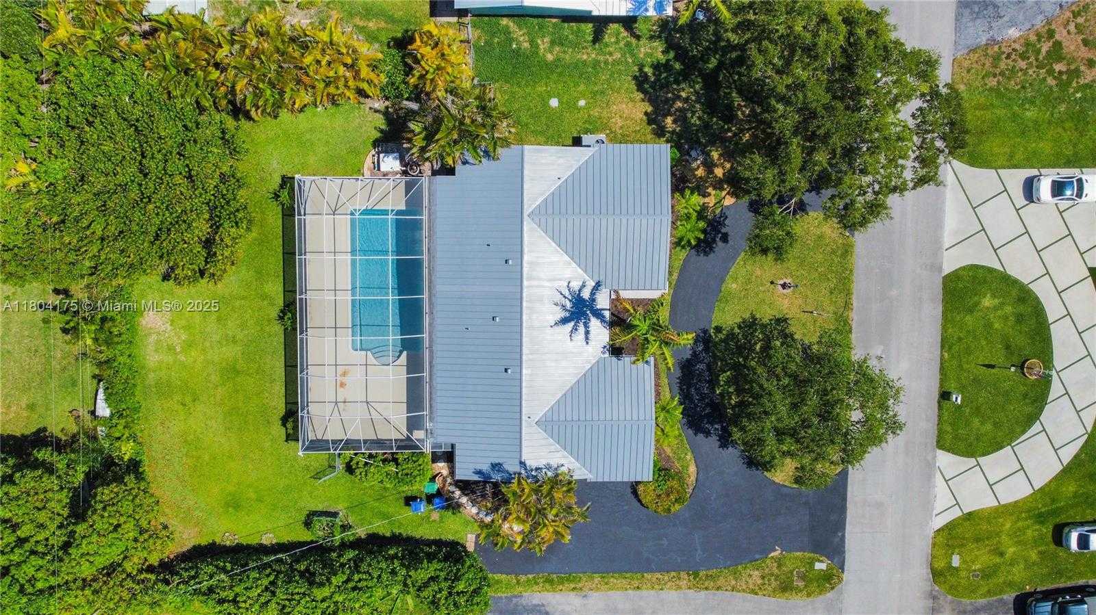 Small Image of 17640 SOUTH WEST 84TH CT, Palmetto Bay Number 36