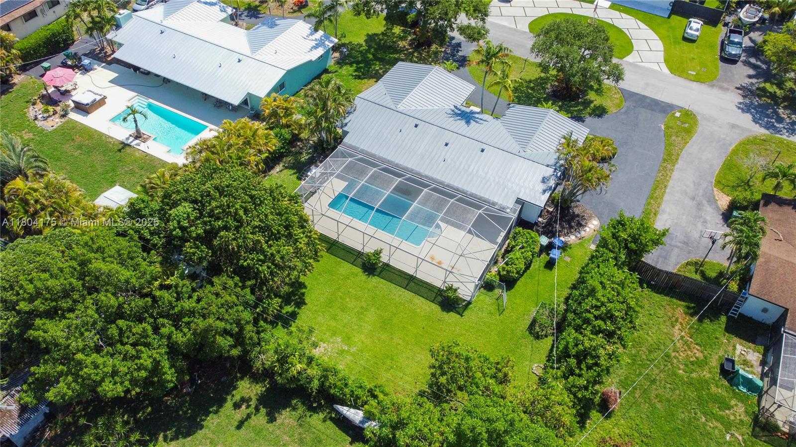 Small Image of 17640 SOUTH WEST 84TH CT, Palmetto Bay Number 38