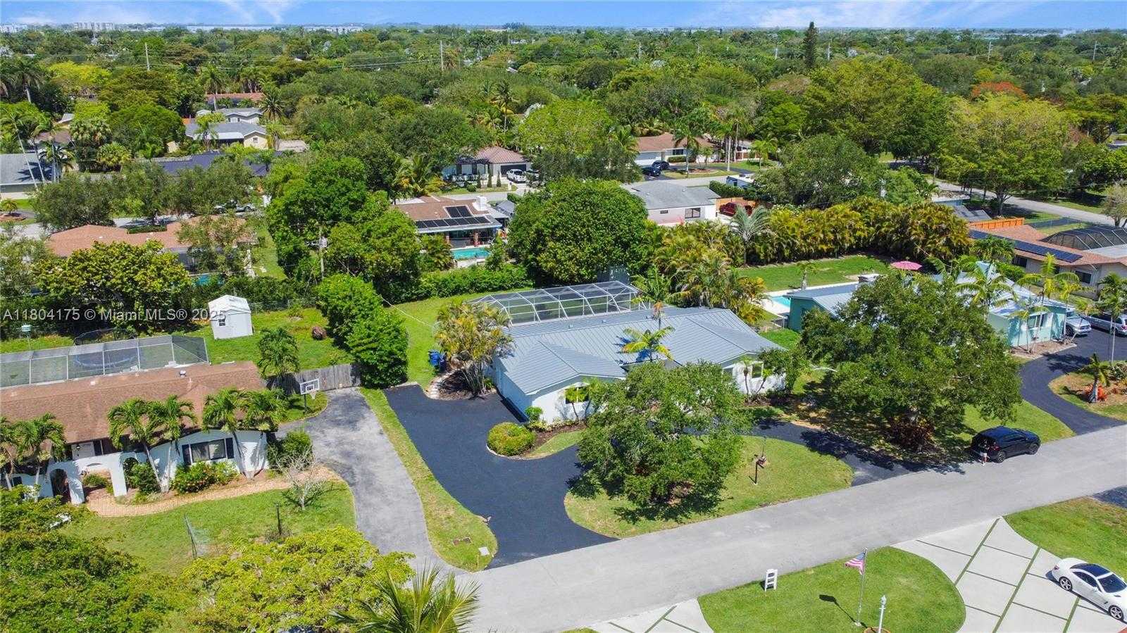 Small Image of 17640 SOUTH WEST 84TH CT, Palmetto Bay Number 39