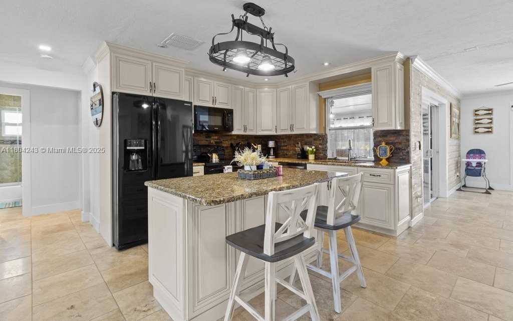 Small Image of 5287 TIFFANY CT, Cape Coral Number 11
