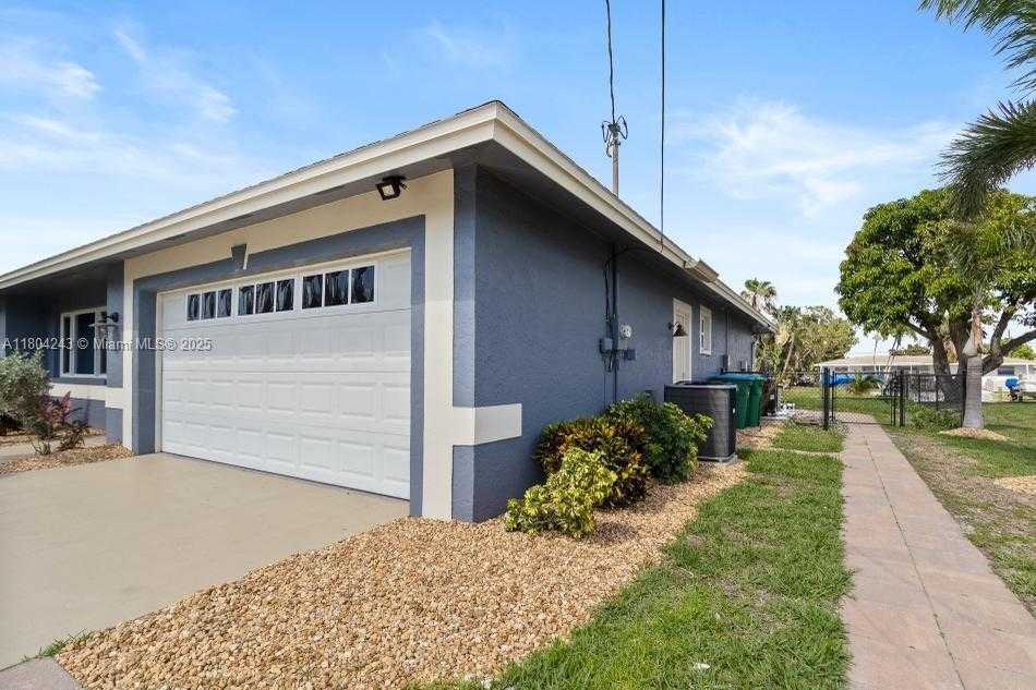 Small Image of 5287 TIFFANY CT, Cape Coral Number 4