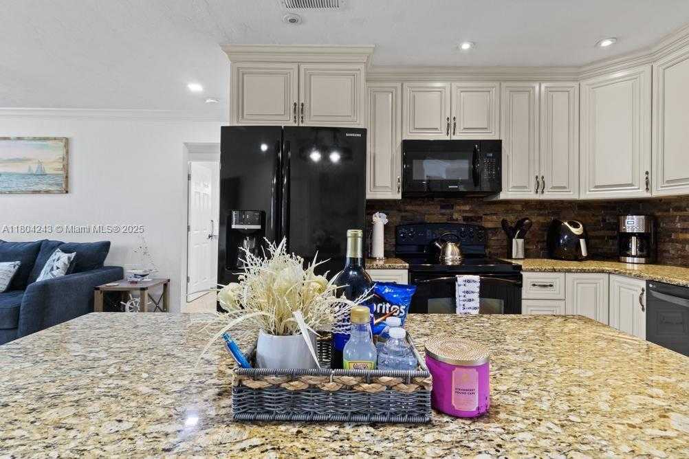 Small Image of 5287 TIFFANY CT, Cape Coral Number 9