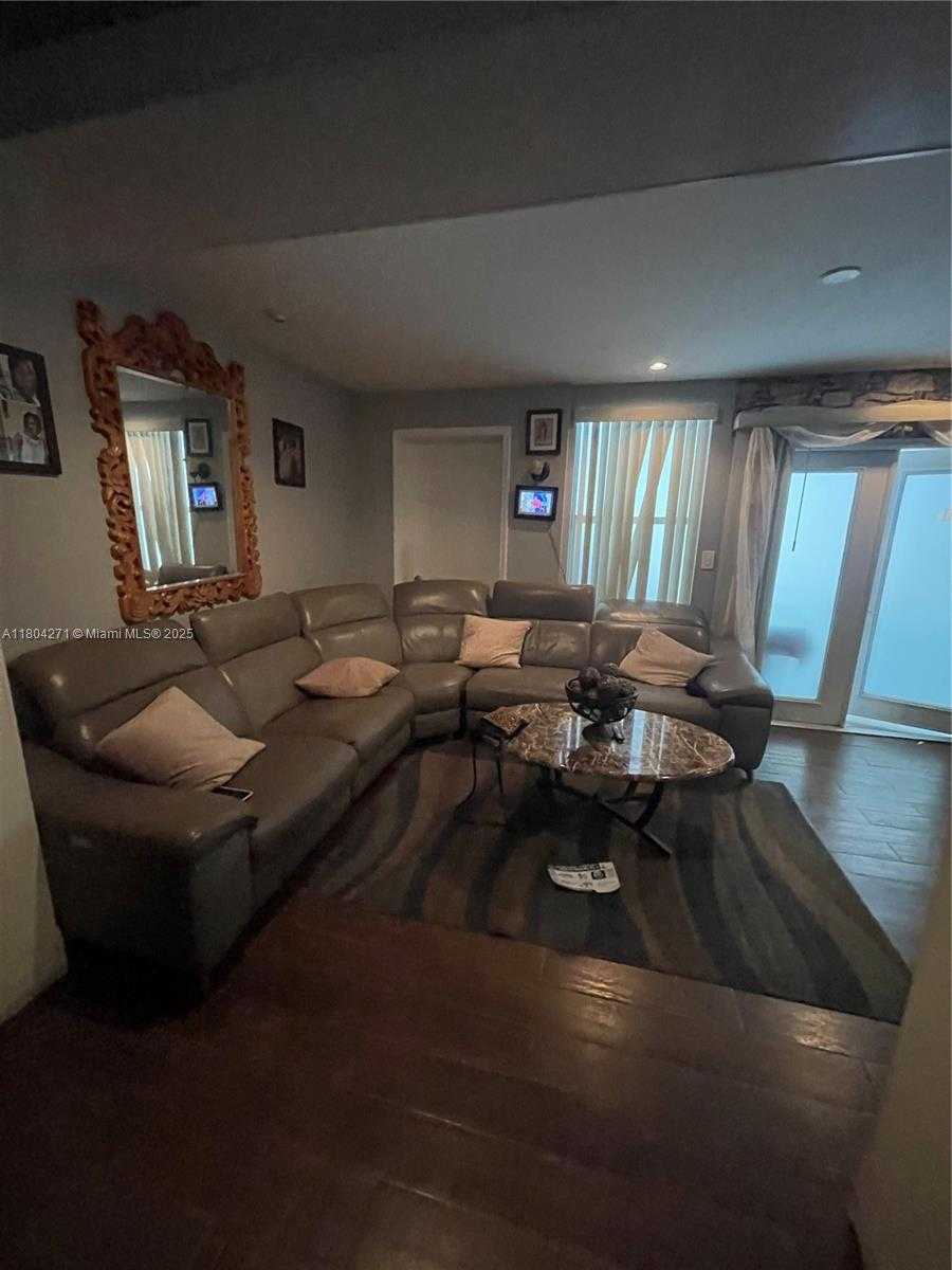 Small Image of 2724 CLEVELAND ST, Hollywood Number 11