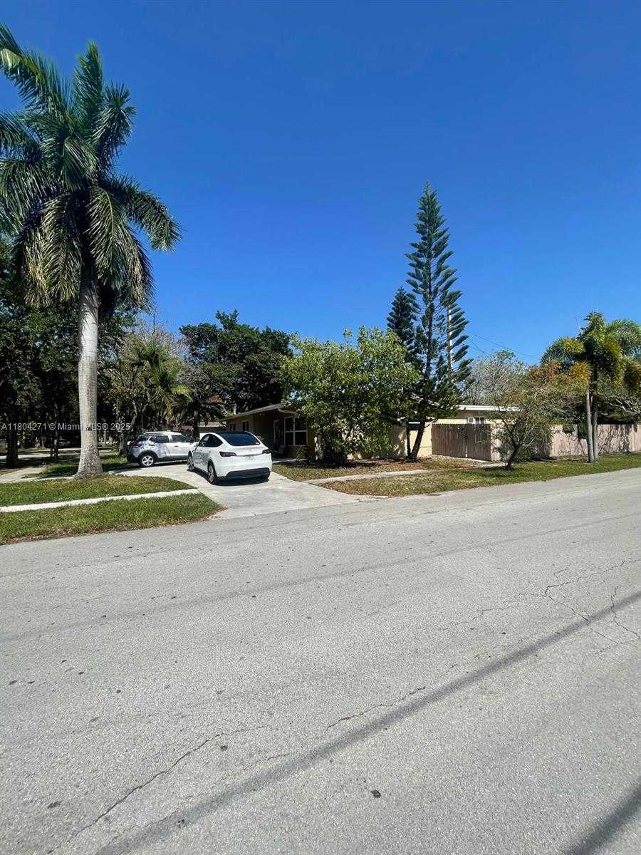 Small Image of 2724 CLEVELAND ST, Hollywood Number 3