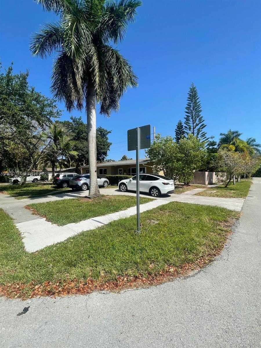Small Image of 2724 CLEVELAND ST, Hollywood Number 4
