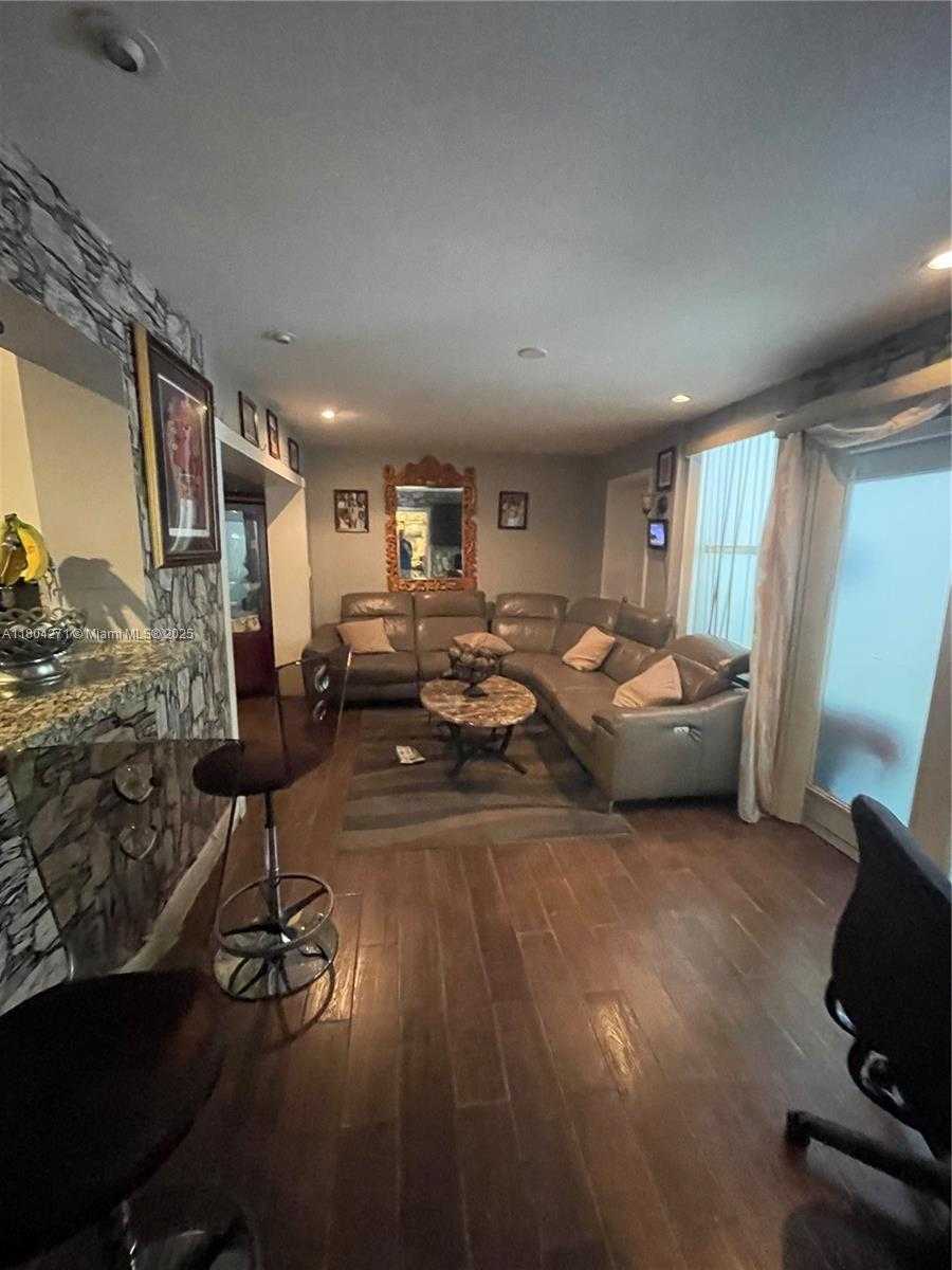 Small Image of 2724 CLEVELAND ST, Hollywood Number 9