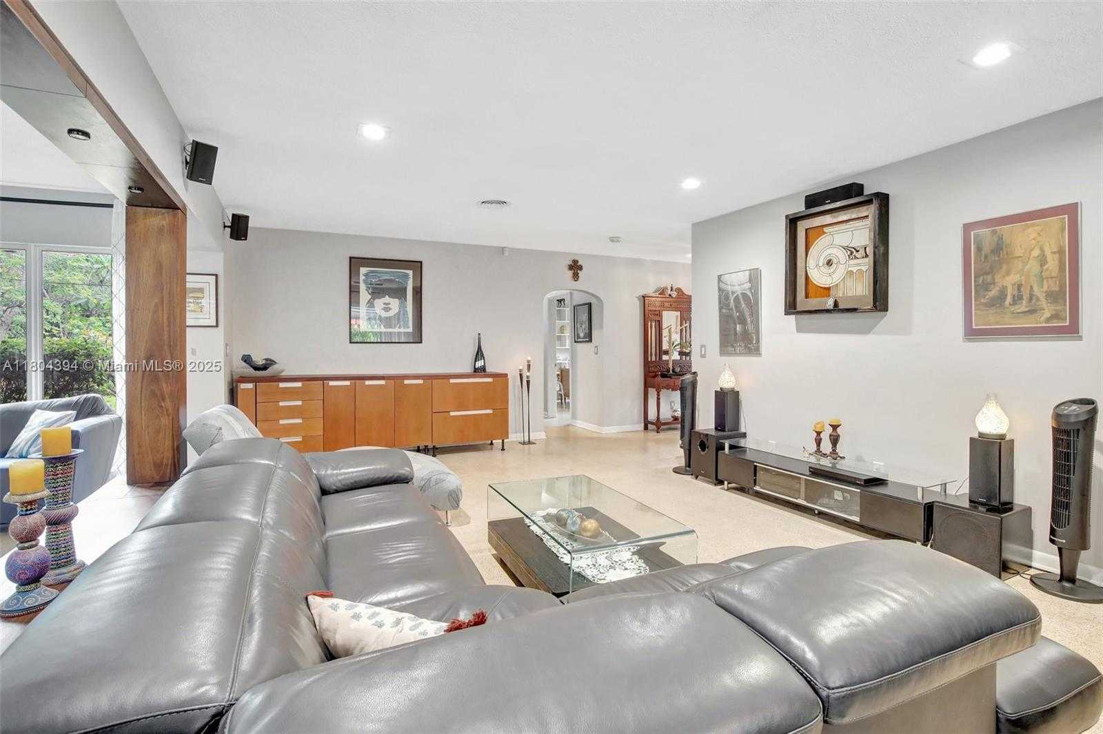 Small Image of 6285 PINE TER, Plantation Number 12
