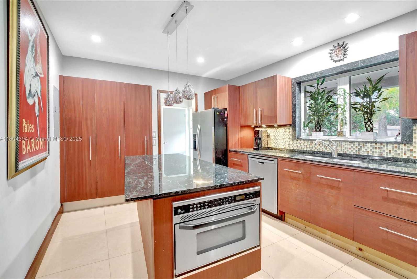 Small Image of 6285 PINE TER, Plantation Number 20