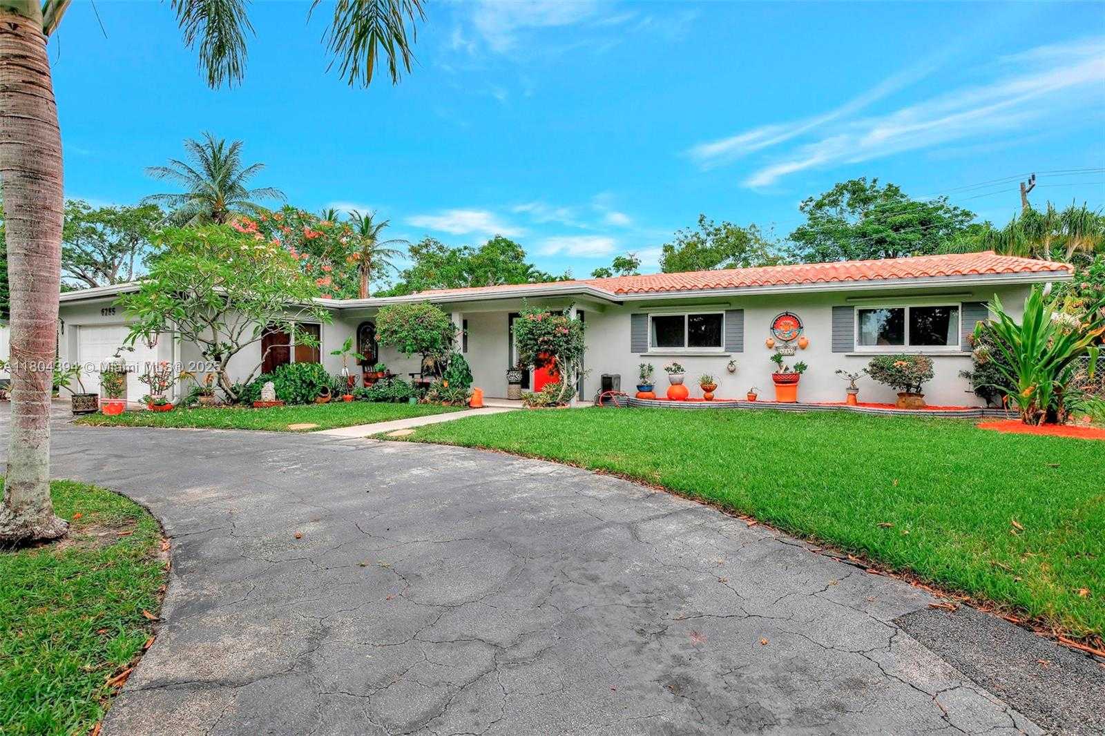 Small Image of 6285 PINE TER, Plantation Number 4