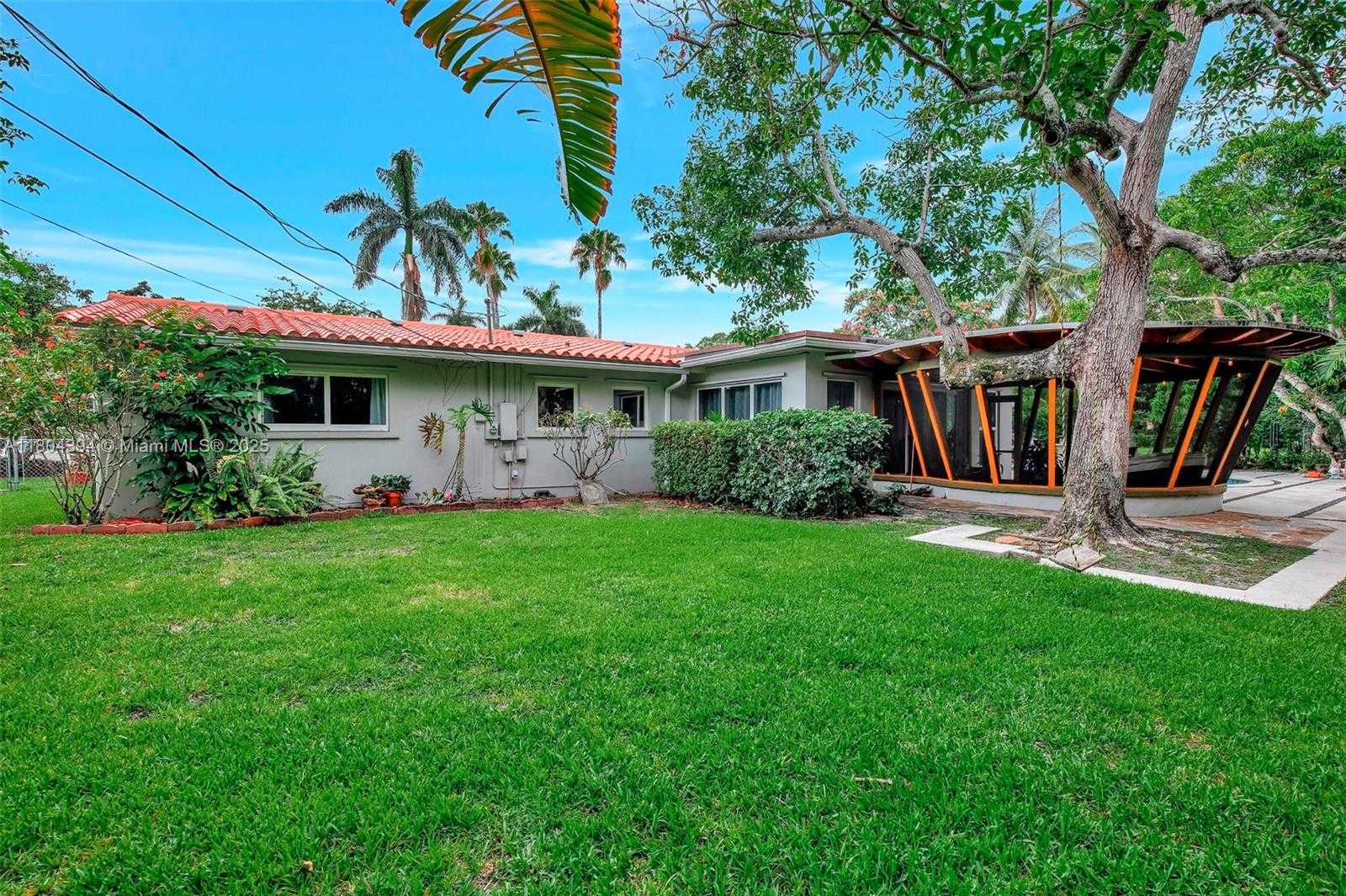 Small Image of 6285 PINE TER, Plantation Number 49