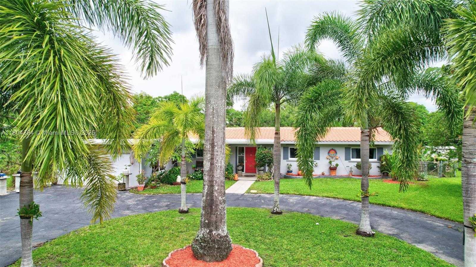 Small Image of 6285 PINE TER, Plantation Number 52